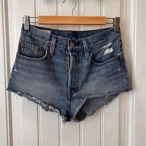 premium Levi’s Denim shorts  1” inseam Size 26